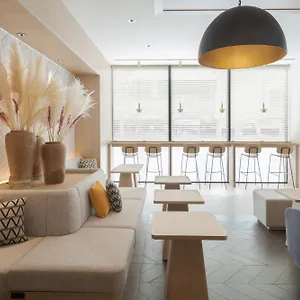 The B Hotel